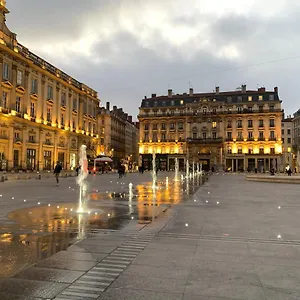 gite-du-vieux-lyon.hotels-rhonealpes.com/